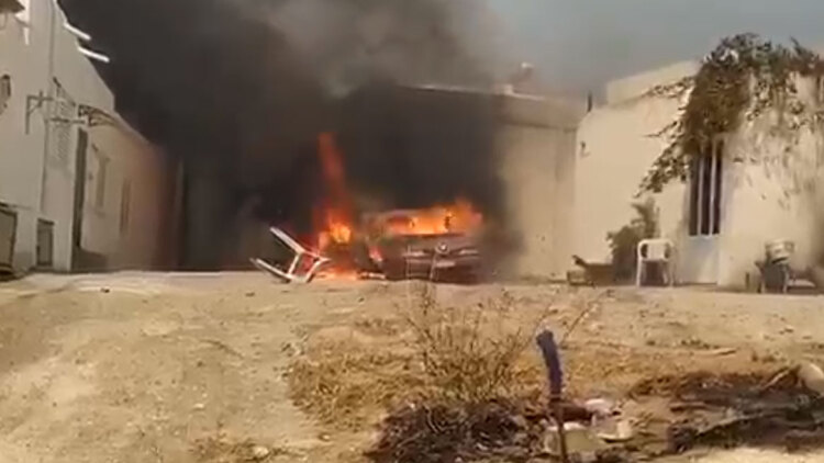 Φωτιά στη Ρόδο: Μάχη ανάμεσα σε Γεννάδι και Βάτι για να «κόψουν» την πυρκαγιά - Δείτε βίντεο και φωτογραφίες