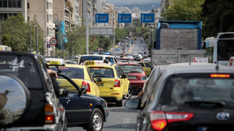 Κίνηση τώρα: Ταλαιπωρία σε κεντρικές λεωφόρους - Καθυστερήσεις έως 30΄ στην Αττική Οδό