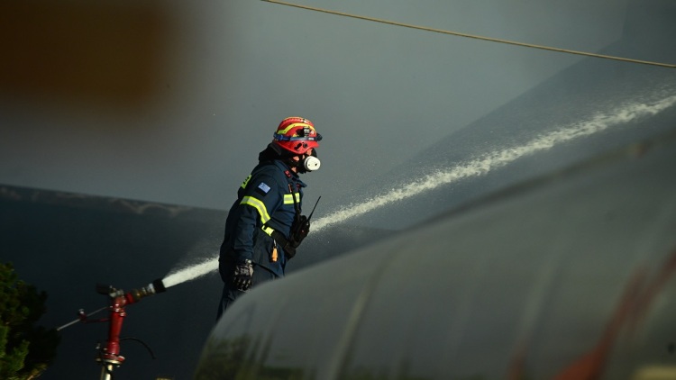 Φωτιά σε διαμέρισμα 4ου ορόφου στην Αγίου Μελετίου, στο κέντρο της Αθήνας