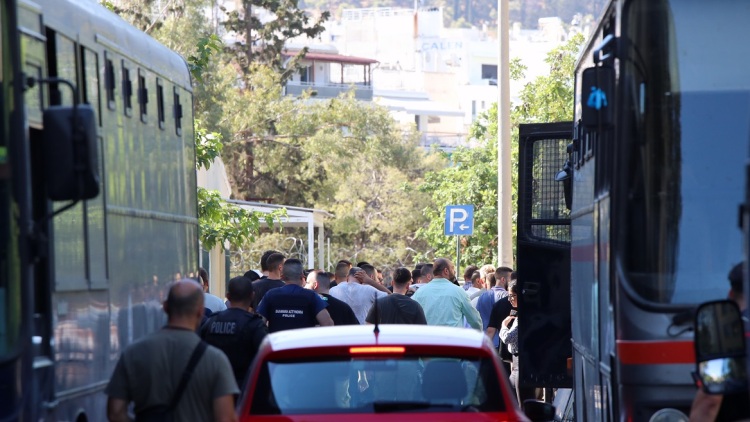 Προφυλακίστηκαν 7 άτομα του νέου κυκλώματος εκβιαστών - Απολογούνται την Παρασκευή οι υπόλοιποι