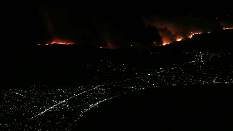 Live update: 112 για εκκένωση σε Διόνυσο, Μαραθώνα και Ραπεντώσα - Νύχτα αγωνίας στη βορειοανατολική Αττική, με το πρώτο φως της μέρας ξεκινούν τα εναέρια