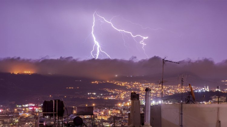 Καιρός - Meteo: Σχεδόν 20.000 κεραυνοί και κατά τόπους ισχυρά φαινόμενα την 1η ημέρα αστάθειας