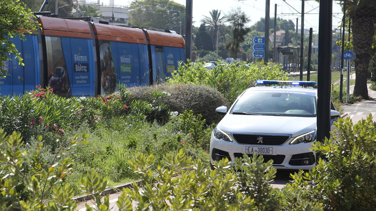 Νέα Σμύρνη: Τραμ παρέσυρε ανήλικο με πατίνι, ο 15χρονος μεταφέρεται στο νοσοκομείο