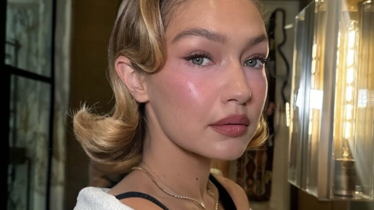 Το «Blush Stacking» είναι το μυστικό των celebrities για ρουζ που διαρκεί