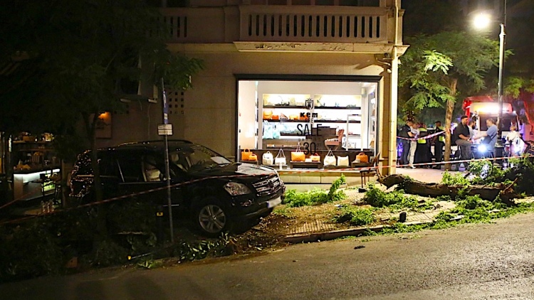 Πως έγινε το ατύχημα στο Κολωνάκι με την Mercedes