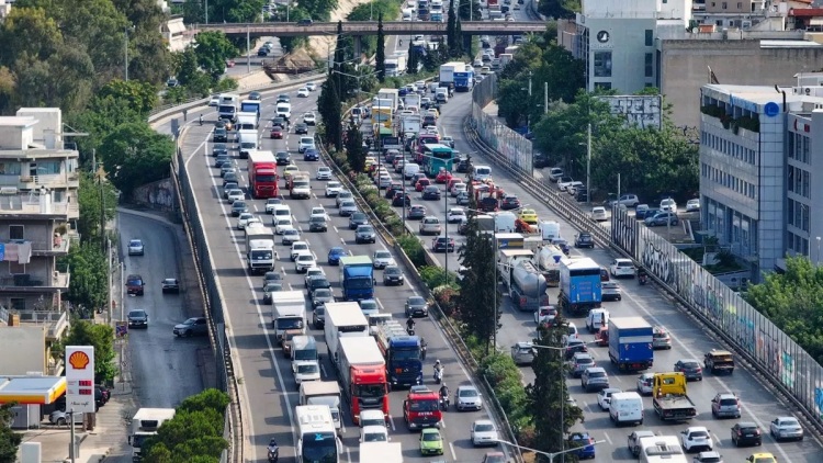 Live η κίνηση τώρα στους δρόμους: Μποτιλιάρισμα σε Κηφισό, Σκαραμαγκά και κέντρο, προβλήματα στην Καραγιώργη Σερβίας θραύσης αγωγού ύδρευσης