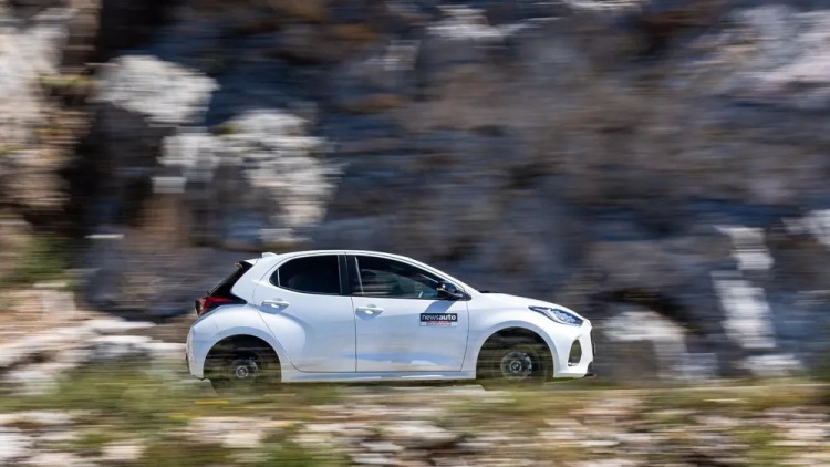 Δοκιμάζουμε το υβριδικό Mazda2 - Πόσο κοστίζει;