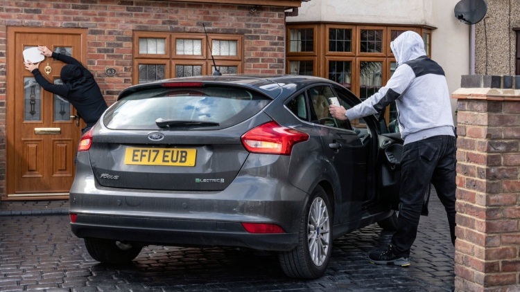 Με αυτό το κινητό ξεκλείδωνουν εύκολα αυτοκίνητα