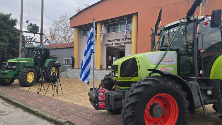 Σκληρή στάση από τους αγρότες πριν την κρίσιμη σύσκεψη στη Νίκαια: «Ο Μητσοτάκης έκλεισε μόνος του το ραντεβού»