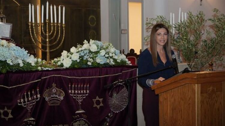 Η Σοφία Ζαχαράκη στον εορτασμό της Χανουκά: Η γιορτή ας συμβολίζει τη νίκη της ελπίδας και της ζωής απέναντι στην τρομοκρατία και το μίσος