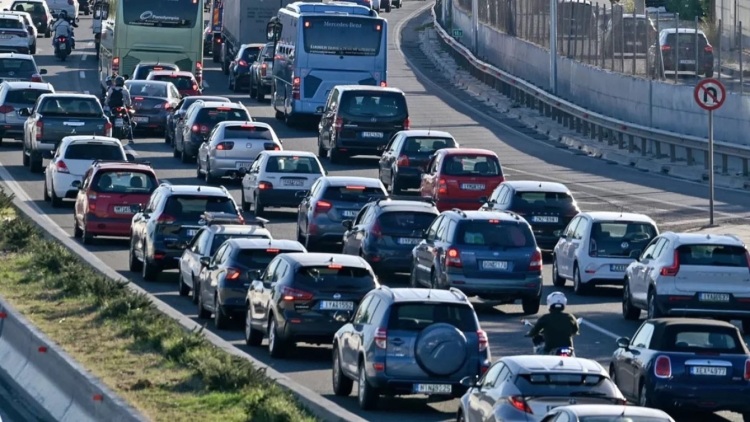 Κίνηση στους δρόμους: Πολύ δύσκολος ο Κηφισός και στα δύο ρεύματα, καθυστερήσεις έως 20΄ στην Αττική Οδό