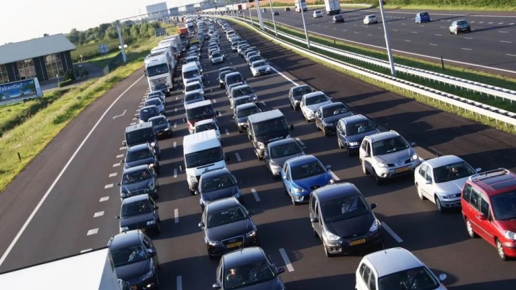 Δεν πληρώνουν τα τέλη κυκλοφορίας