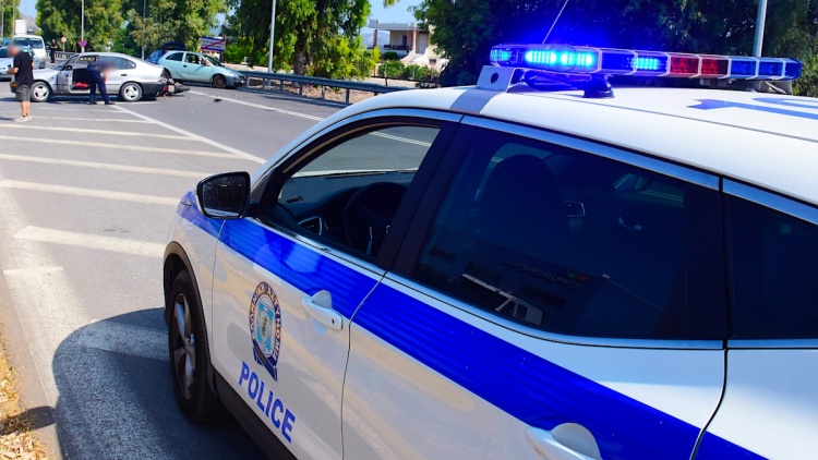 Ελλάδα: Αστυνομικοί τα βρήκαν σκούρα σε καταδίωξη με αυτό το αυτοκίνητο