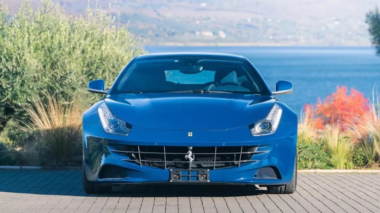 Στο σφυρί η… ασυνήθιστη, προεδρική Ferrari FF