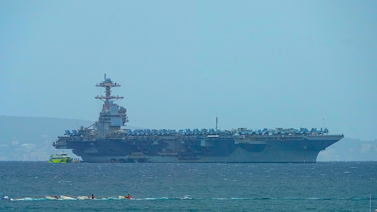 Η απίστευτη «αρμάδα» του ναυτικού που έστειλε ο Τραμπ στο Ιράν