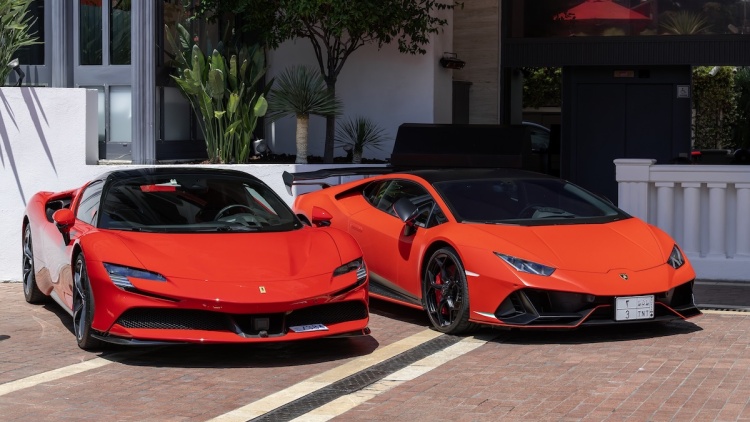 Ο Έλληνας εφοπλιστής που πούλησε τις Ferrari και τις Lamborghini του