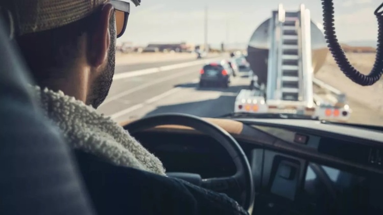 Το AI μπορεί να σε στείλει… ταμείο ανεργίας!