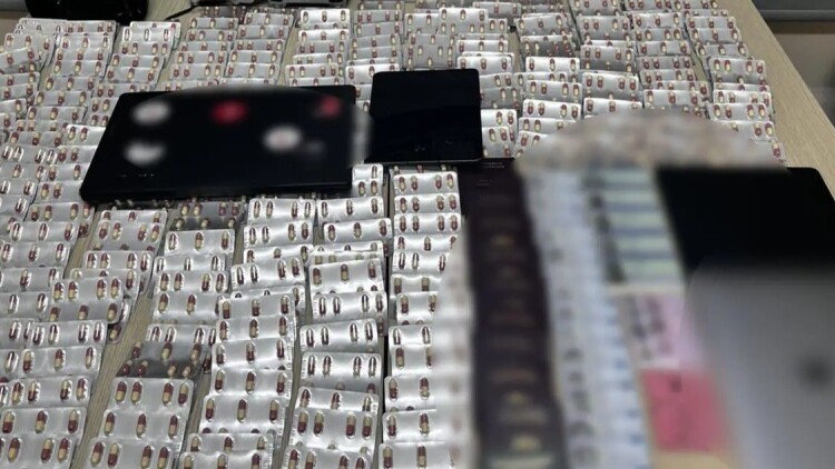 Εξαρθρώθηκε κύκλωμα με πάνω από 40 κλοπές και παράνομη διακίνηση φαρμάκων, που βρέθηκαν με σχεδόν 10.000 χάπια