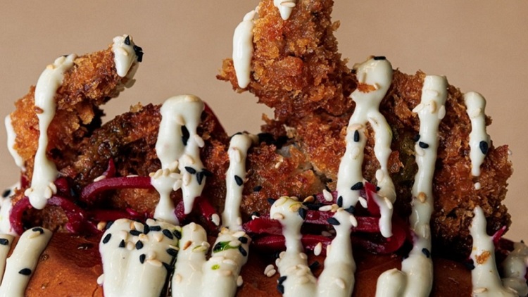 Street food και Σαρακοστή: Γαρίδες, καβούρια και αστακοί στο χέρι, στην Αθήνα