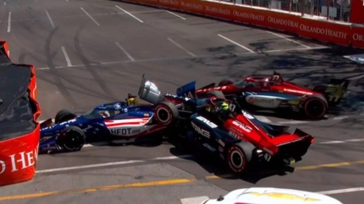 Σουμάχερ: Ντεμπούτο με σύγκρουση στα IndyCar (video)