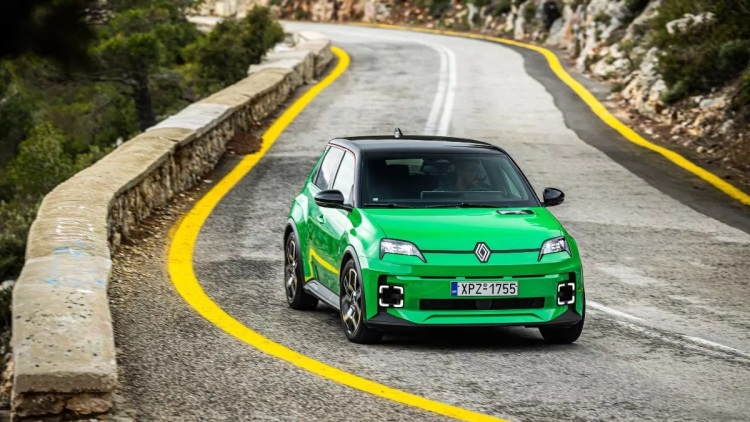 Δοκιμάζουμε το νέο Renault 5 - Πόσο κοστίζει;