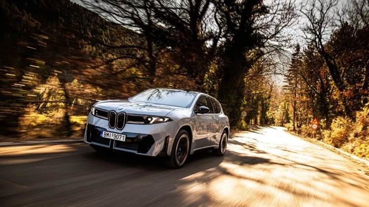 Οδηγούμε στην Ελλάδα την καινούργια BMW iX3 50 xDrive