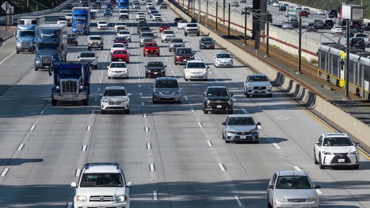 Πρόστιμο σε όσους οδηγούν μόνοι τους σε αυτή τη λωρίδα - Τι έρχεται;