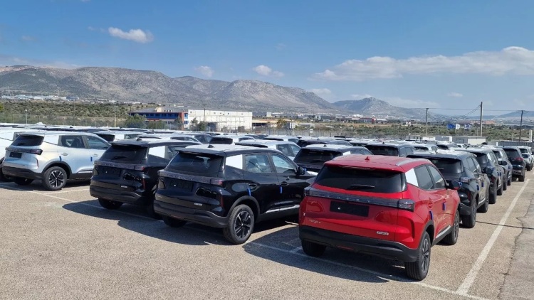 Γέμισε το λιμάνι και τα logistics με αυτό το αυτοκίνητο - Δείτε φωτογραφίες