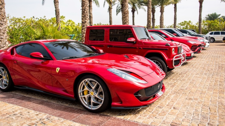 Πόλεμος: Το αυτοκόλλητο που κάνει θραύση στα αυτοκίνητα στο Ντουμπάϊ