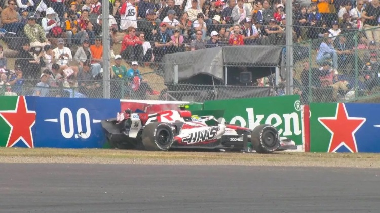 Video: Ανατρισιαστικό ατύχημα στον αγώνα της F1 που γίνεται τώρα