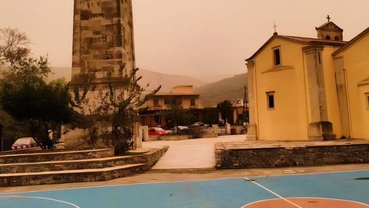 Αποπνικτική η ατμόσφαιρα στην Κρήτη λόγω της αφρικανικής σκόνης: Μάσκα και περιορισμό των μετακινήσεων συστήνει ο καθηγητής Τζανάκης μέσα από το protothema
