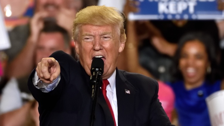 Έξαλλος ο Τράμπ με αυτό το σύστημα στα αυτοκίνητα