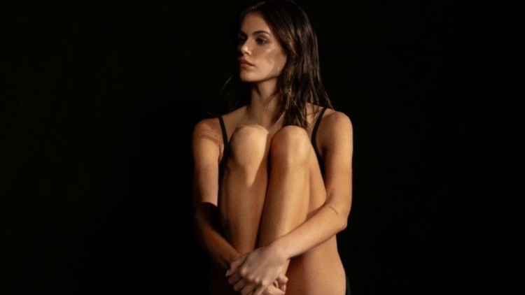 Η Κάια Γκέρμπερ χορεύει για τη Repetto
