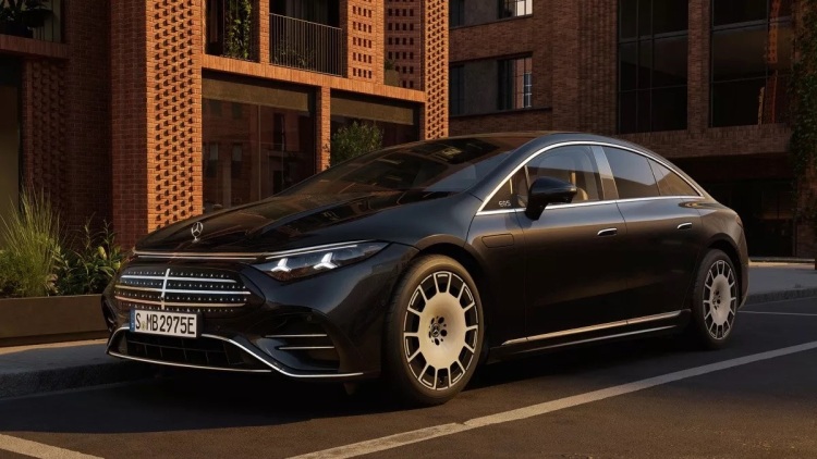 Αποκάλυψη για τη νέα Mercedes-Benz EQS