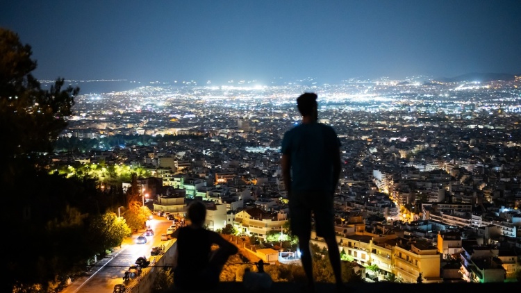 Συμβαίνει τώρα: Η Αθήνα «ζει» και αξιοποιεί τα ΜΜΜ