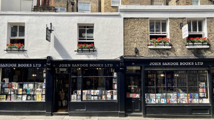 Λονδίνο: 5 βιβλιοπωλεία με εξαιρετικές ταξιδιωτικές συλλογές -Με αφορμή την Παγκόσμια Ημέρα Βιβλίου