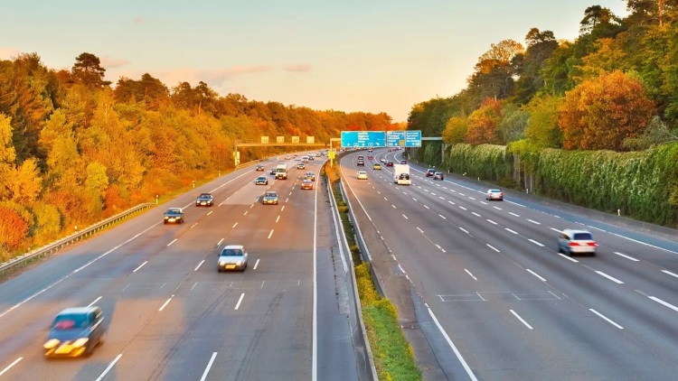 Ορίστε το άρθρο, γραμμένο από την αρχή με πλουσιότερο πλαίσιο και περισσότερες πληροφορίες:

Εξαφανίστηκαν τα ραντάρ ταχύτητας από την Εθνική Οδό - Τι συνέβη;