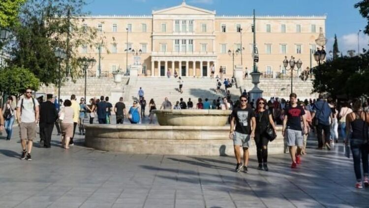 Τα επτά μέτρα άμεσης εφαρμογής για την στήριξη των πολιτών: Από τα 150 ευρώ για κάθε παιδί έως τις 72 δόσεις