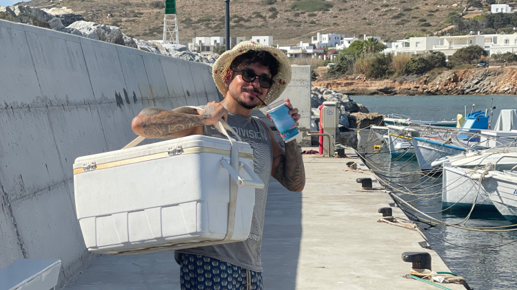 «Εκεί έμαθα ότι η ευτυχία βρίσκεται στα απλά»: Η Πάρος του Stan
