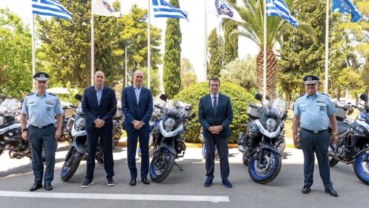 Δωρεά 15 μοτοσικλετών στην ΕΛ.ΑΣ. από τους Παναγιώτη και Γιώργο Αγγελόπουλο