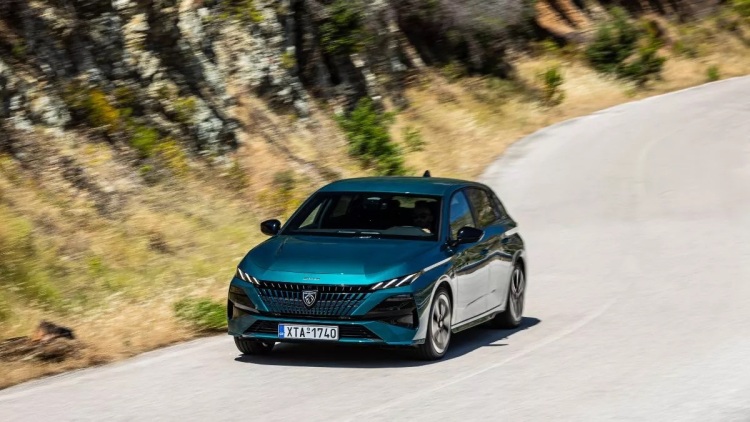Δοκιμάζουμε το νέο Peugeot E-308 GT
