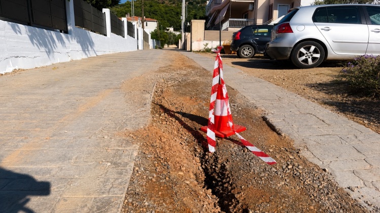 Σπάτα: Ατυχήματα, ζημιές και ένα χάος στους δρόμους