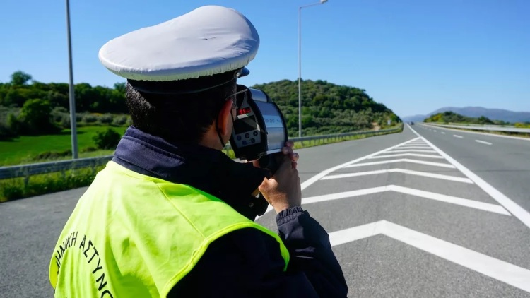 Συναγερμός της Τροχαίας για τους «ραλίστες» οδηγούς των άδειων δρόμων