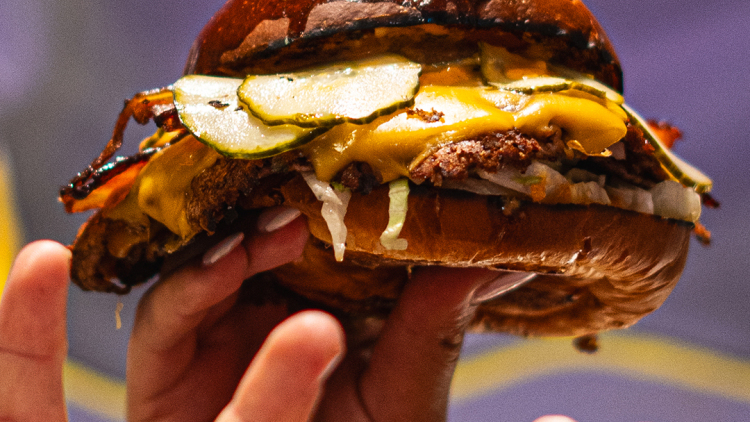 Bunstardz: Στη Ρόδο το burger αρχίζει από το bun