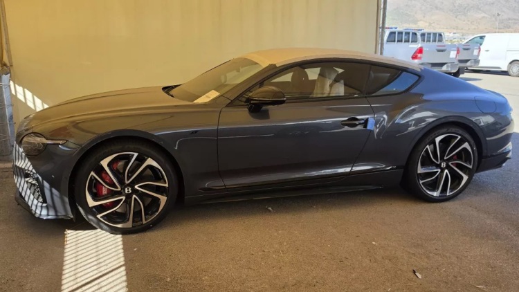 Χαμός με τις Bentley στην Ελλάδα!