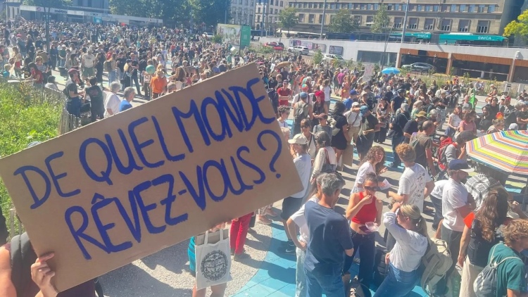 Διαδηλώσεις στην Ελβετία κατά της αδράνειας απέναντι στην υπερθέρμανση του πλανήτη: «Όχι καλοκαίρια στους 50 βαθμoύς Κελσίου»