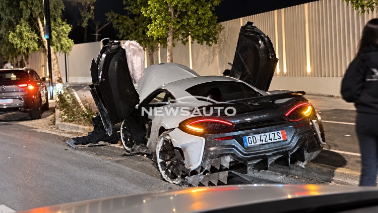 Η McLaren που διαλύθηκε στη Γλυφάδα ξαναζεί - Ποιος την αγόρασε;