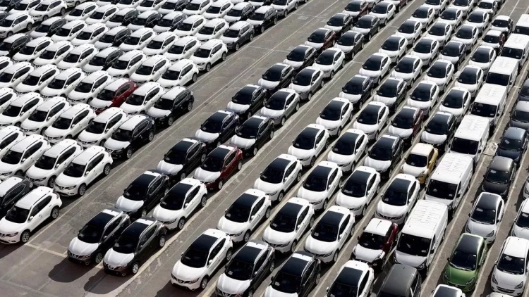 Πωλήσεις αυτοκινήτων: Tesla και Volkswagen κάνουν την έκπληξη
