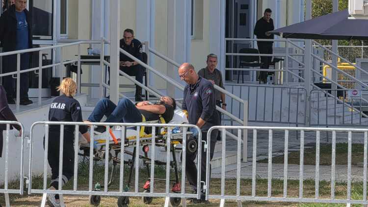 Αποχώρησε με φορείο λόγω αδιαθεσίας ο Πάνος Ρούτσι στη δίκη για τα Τέμπη - Δεν θα σταματήσω μέχρι να μάθω πώς πέθανε το παιδί μου» είπε