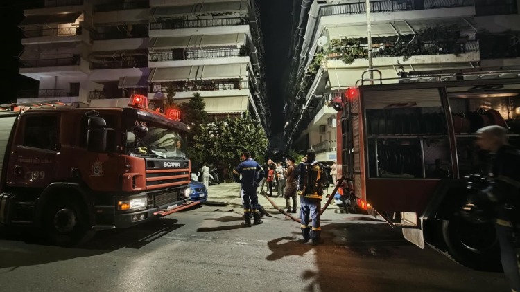 Φωτιά σε διαμέρισμα πολυκατοικίας στου Ρέντη, εκκενώθηκε το κτήριο
